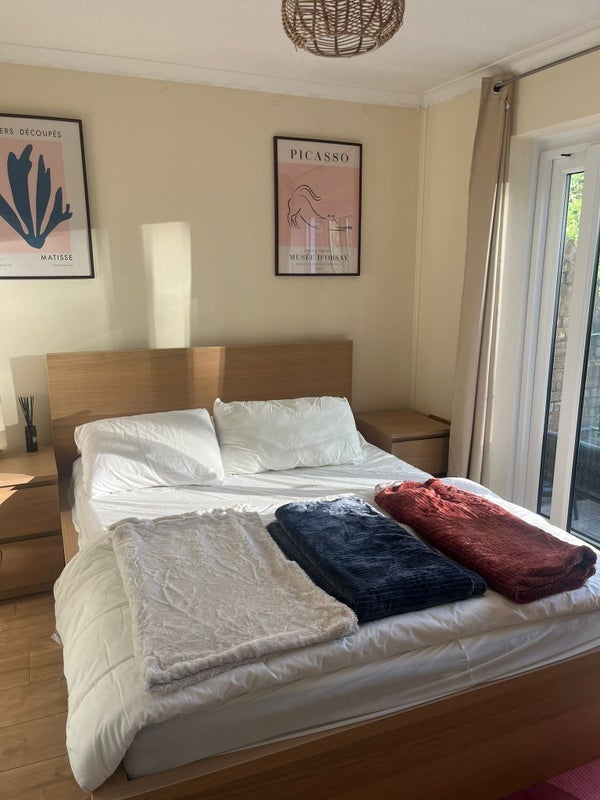 Room Manchester Road in Greater London