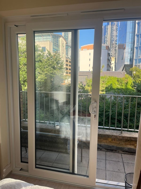 Room Manchester Road in Greater London