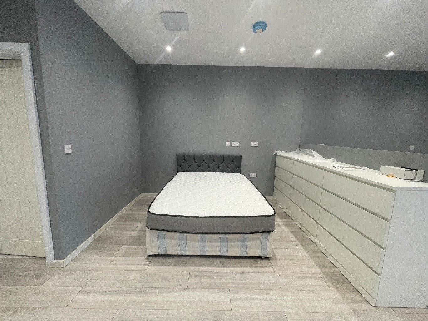 Room Carlyon Road in Greater London
