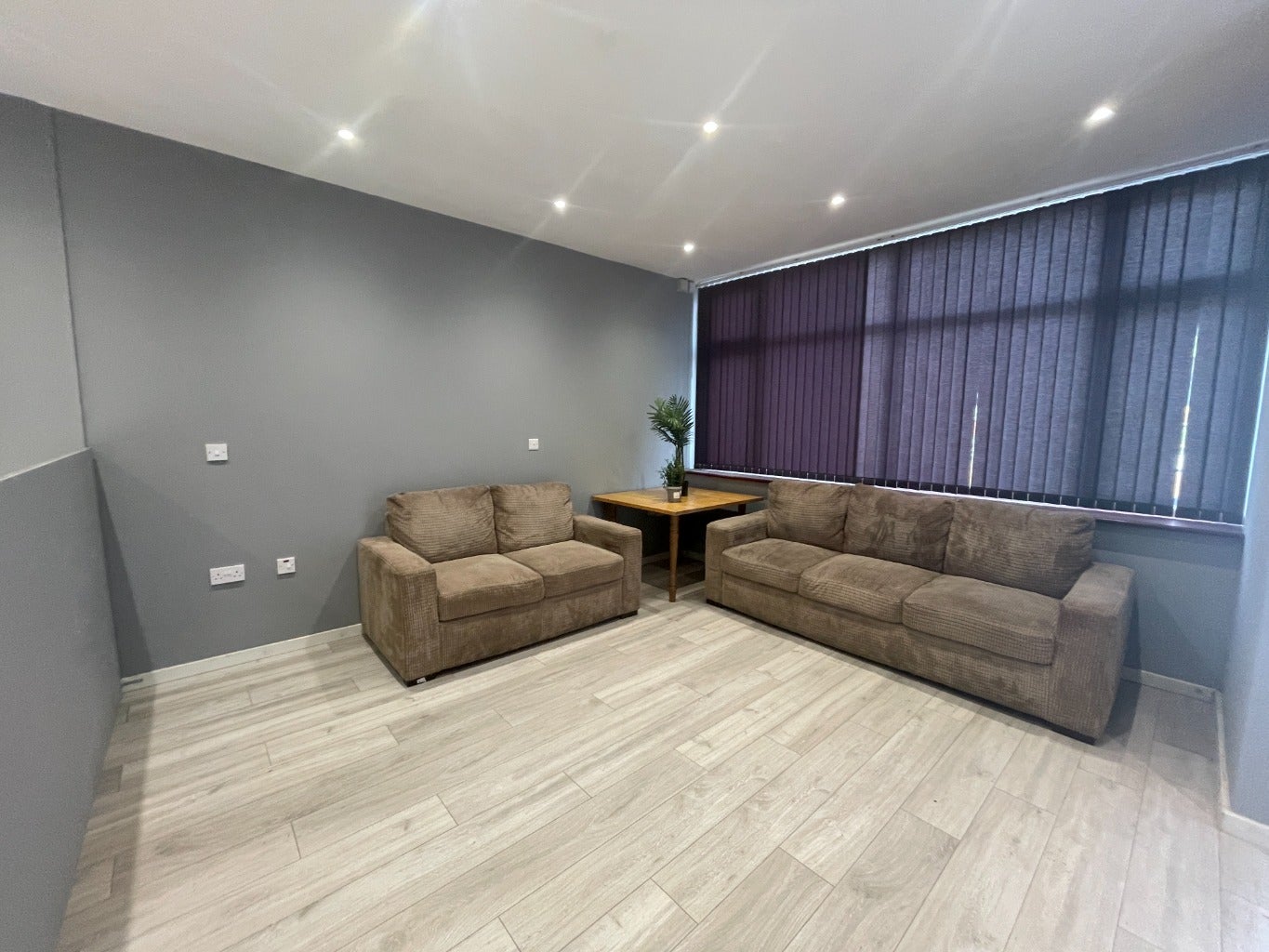 Room Carlyon Road in Greater London