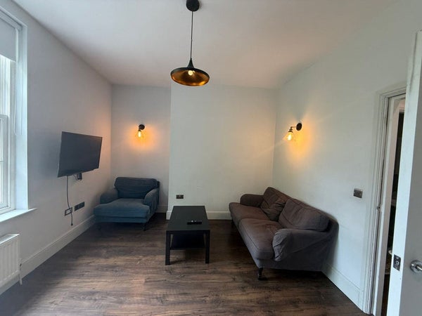 Flat Queen Square in Leeds