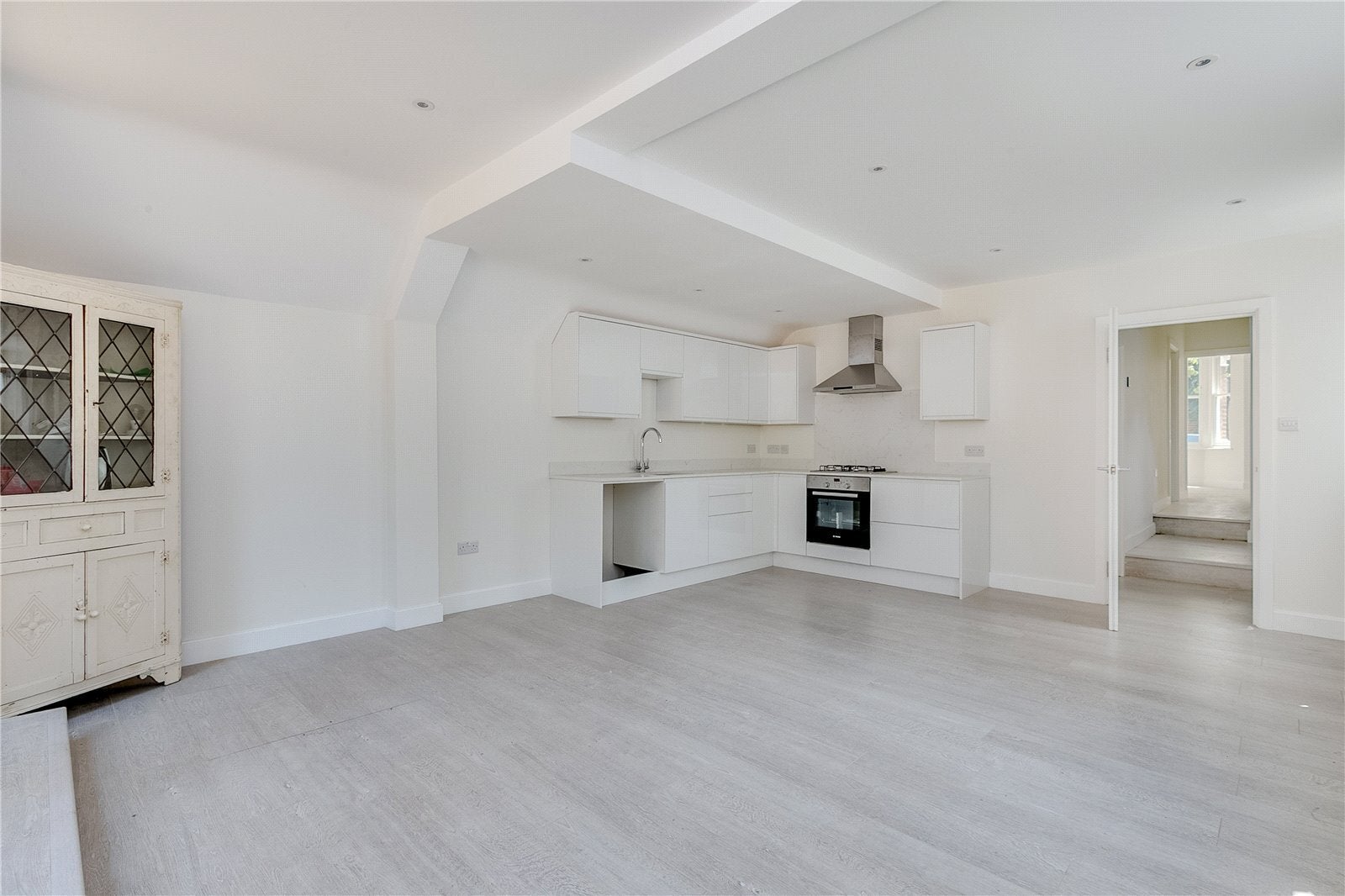 Flat Bettridge Road in Greater London