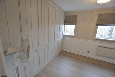 House Meadowbrook Court in Stone