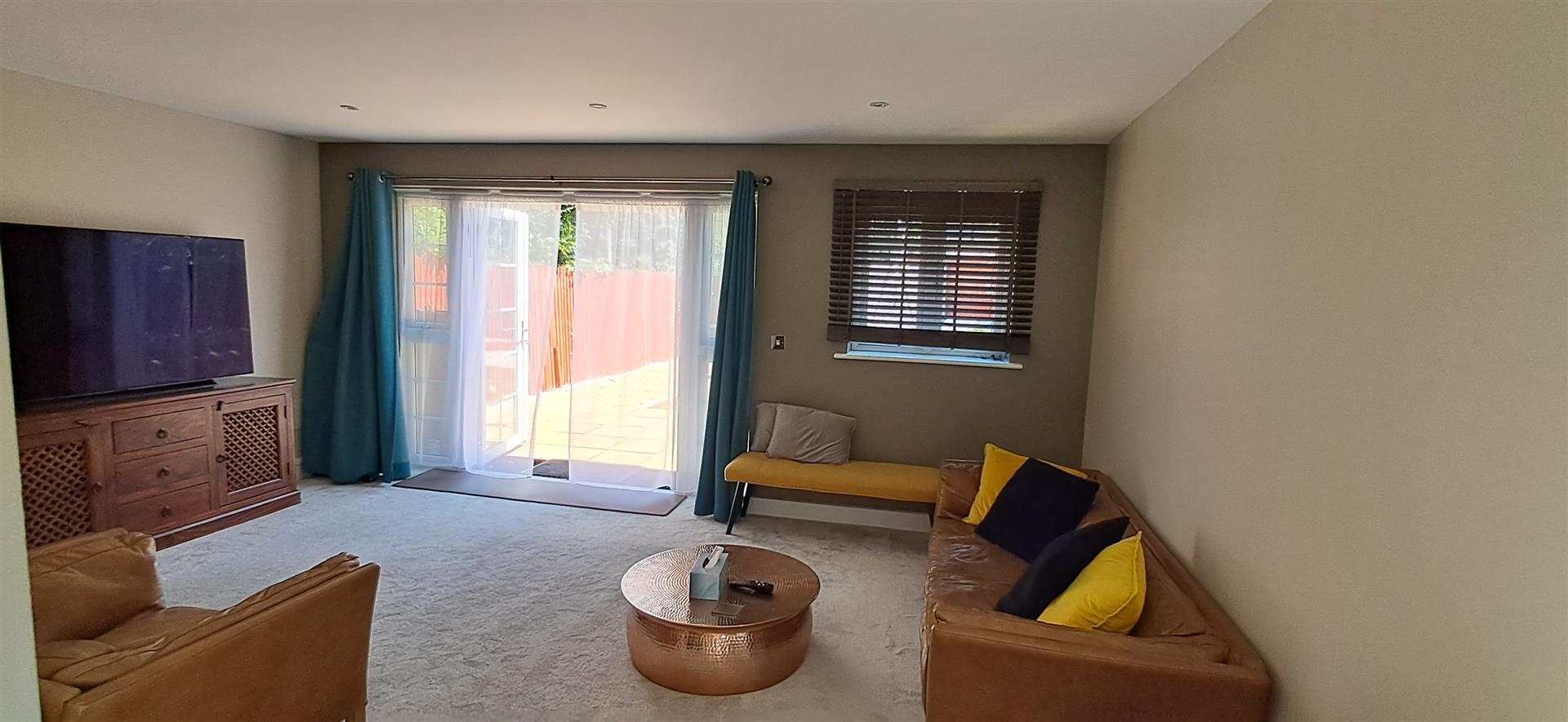House Woodcote Close in Hertsmere