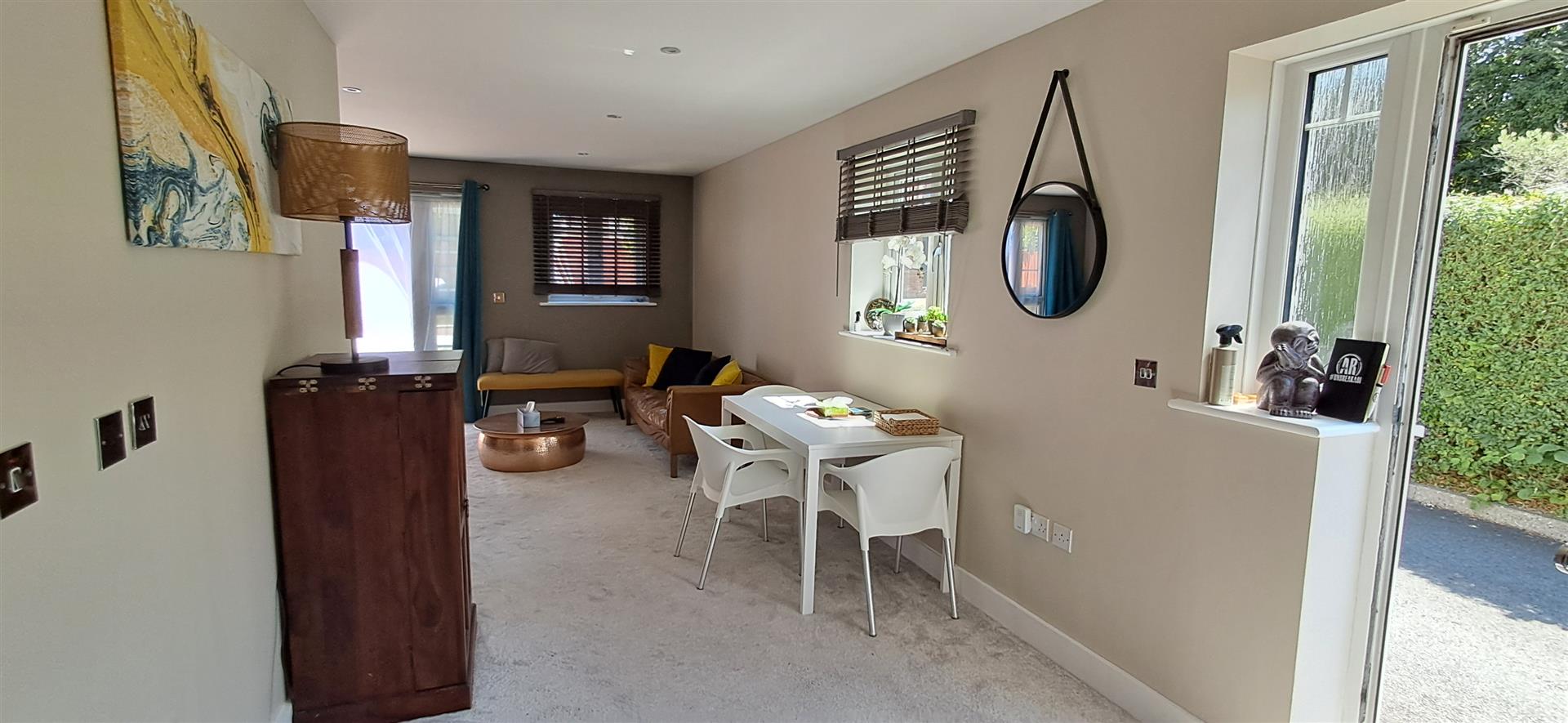 House Woodcote Close in Hertsmere