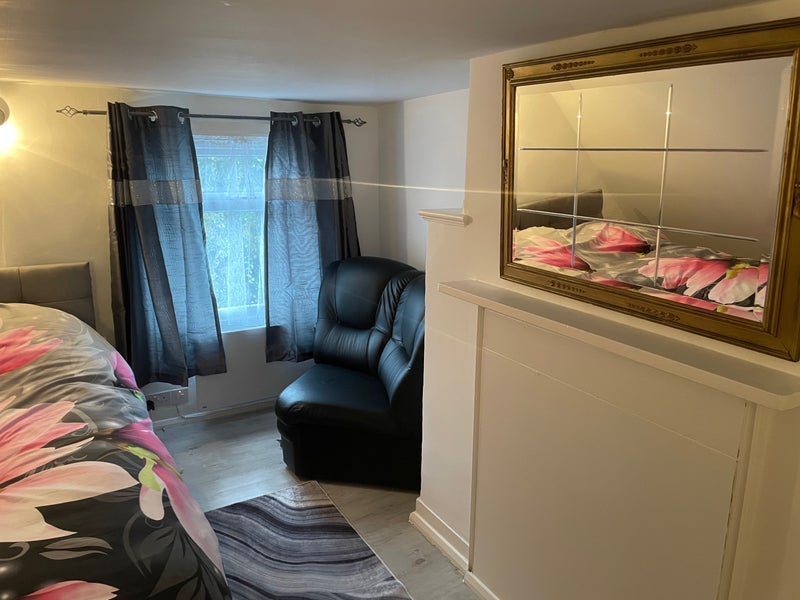Room Roehampton High Street in Greater London