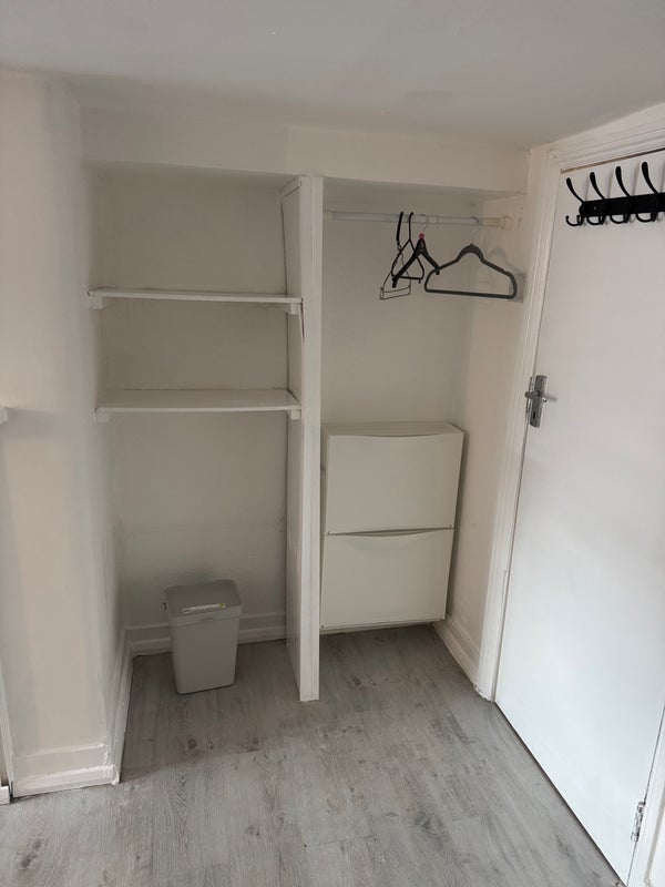 Room Roehampton High Street in Greater London