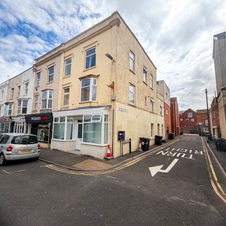 Flat Regent Street in Burnham-on-Sea