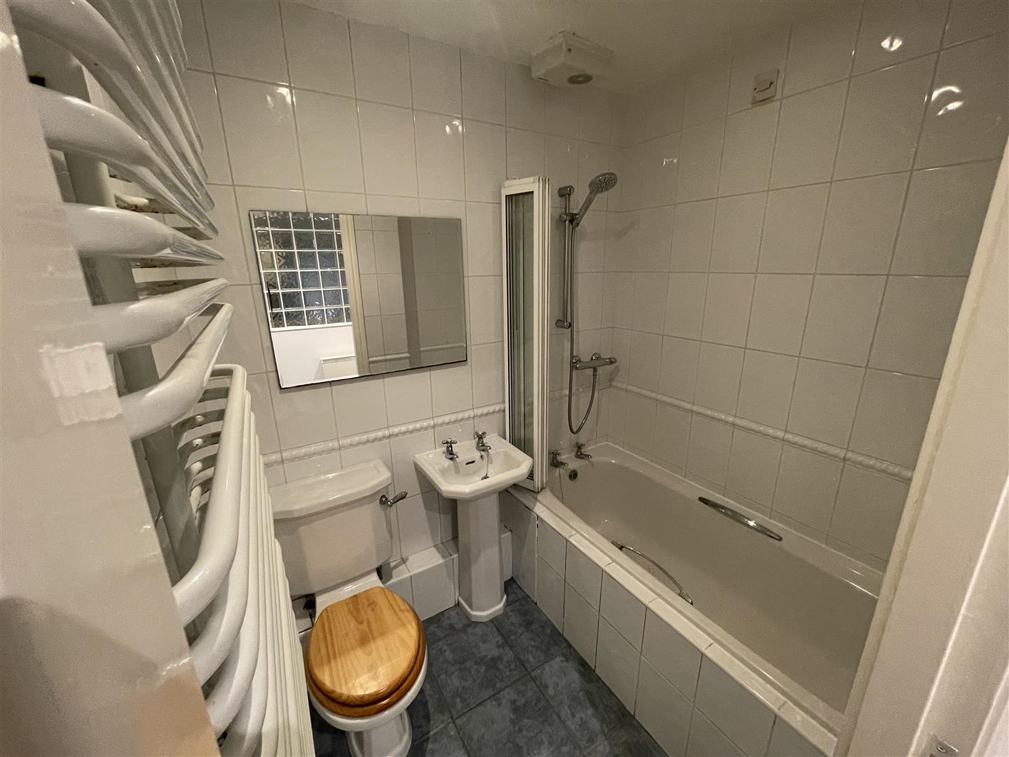 Flat Wilton Place in Salford