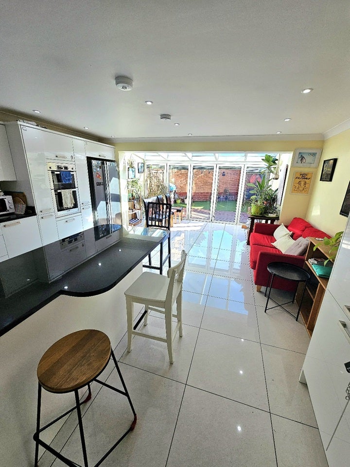 Room Wolfe Crescent in Greater London