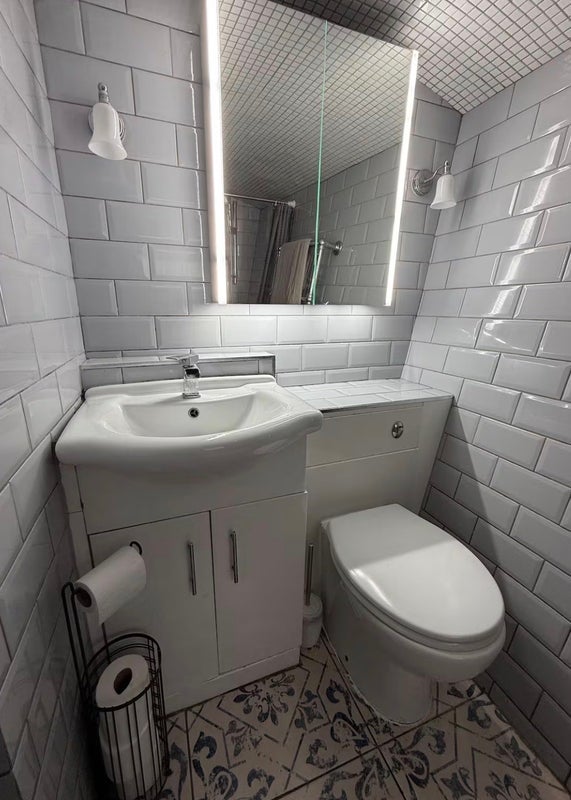 Flat Apsley Road in Greater London