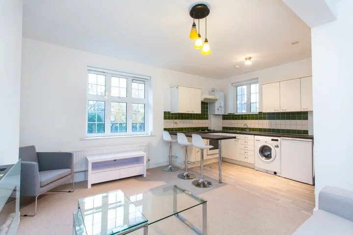 Flat Cranleigh Street in Greater London