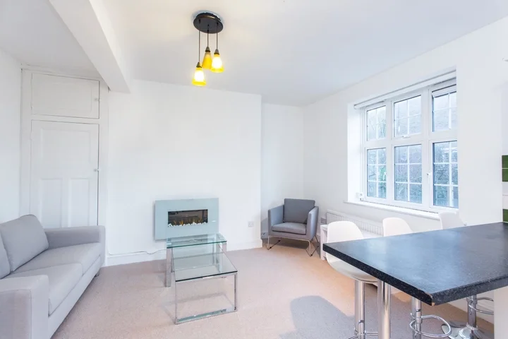 Flat Cranleigh Street in Greater London