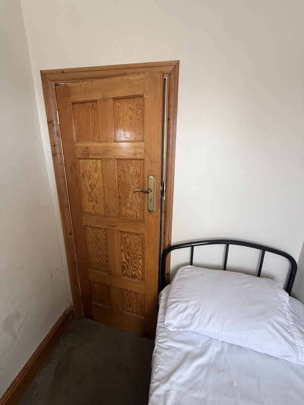 Room Hillside Gardens in Greater London