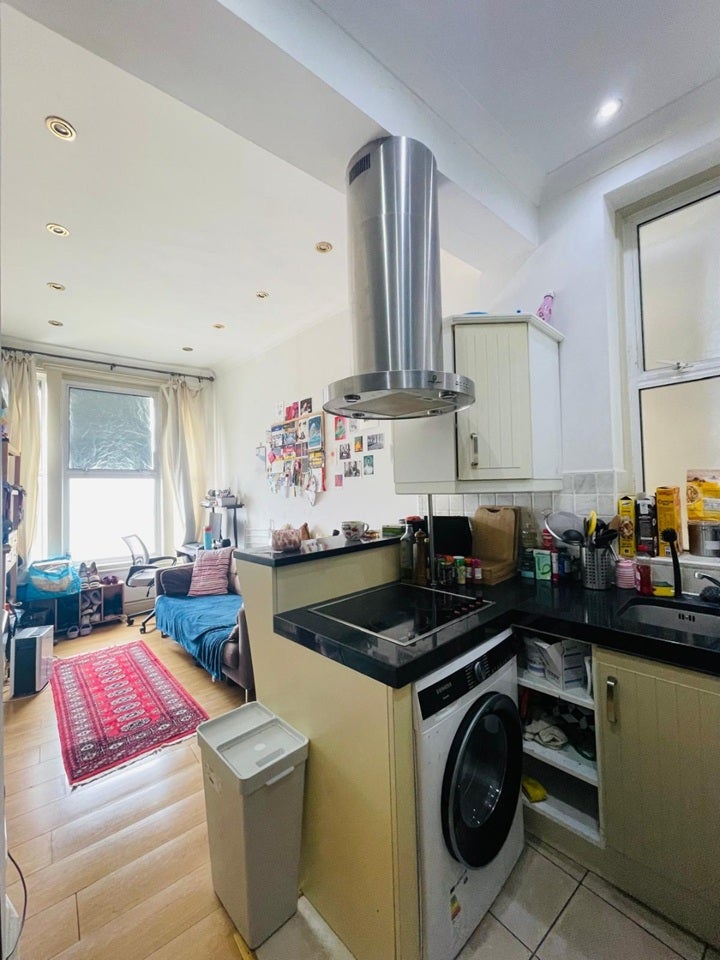 Flat Lordship Road in Greater London