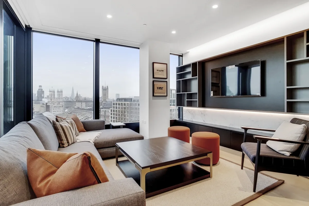 Flat Spenser Street in City of Westminster