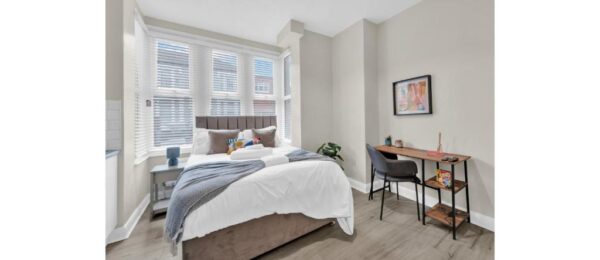 Flat Wightman Road in Greater London