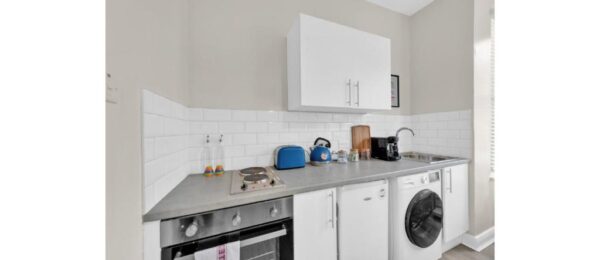 Flat Wightman Road in Greater London