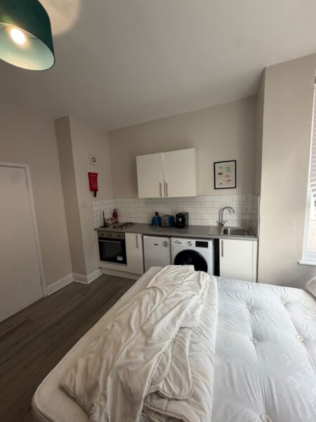 Flat Wightman Road in Greater London