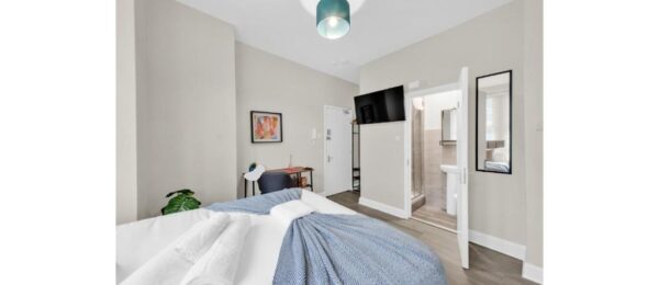 Flat Wightman Road in Greater London