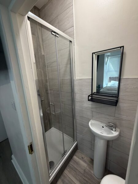 Flat Wightman Road in Greater London