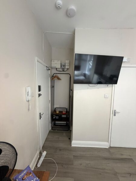Flat Wightman Road in Greater London