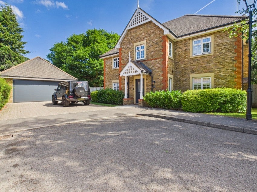 House Redwood Place in Beaconsfield