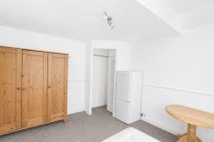 Room Lonsdale Road in Southend-on-Sea