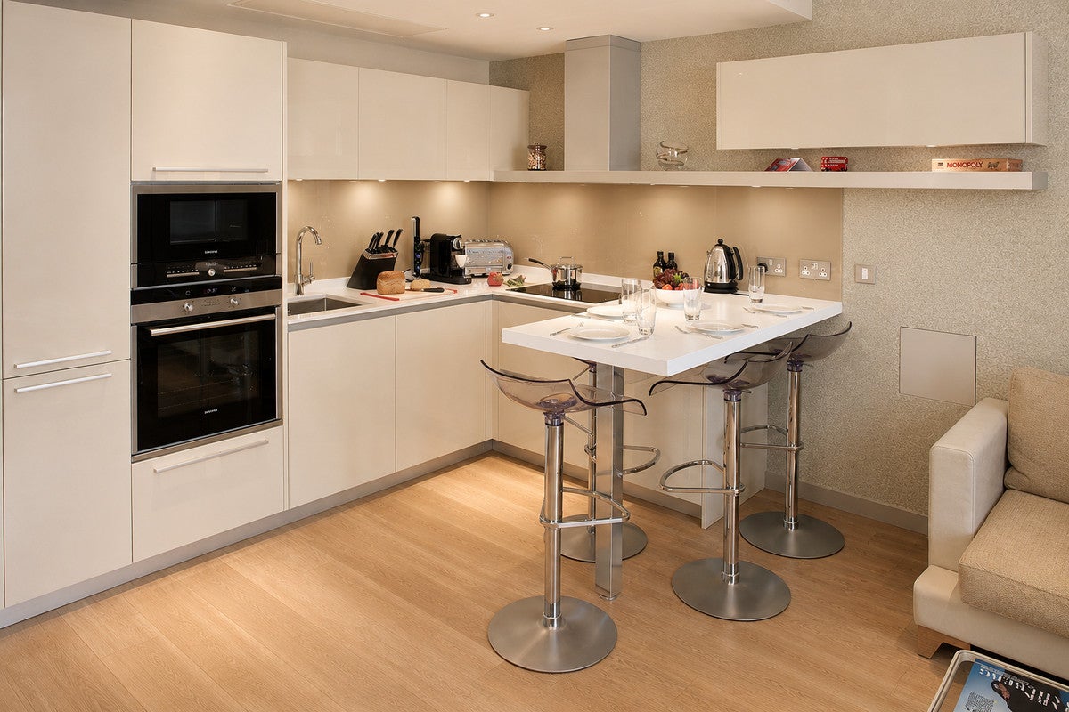 Flat Sugar Quay Walk in City of London