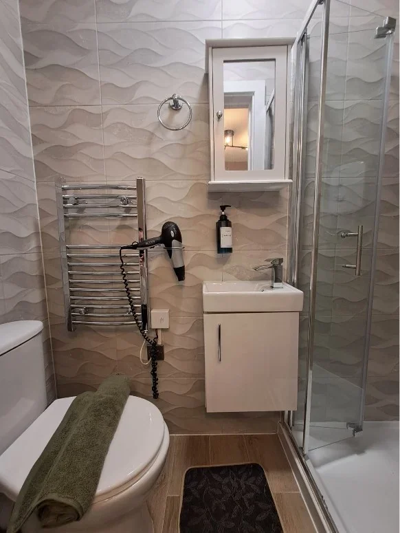 Room Thornton Avenue in Greater London