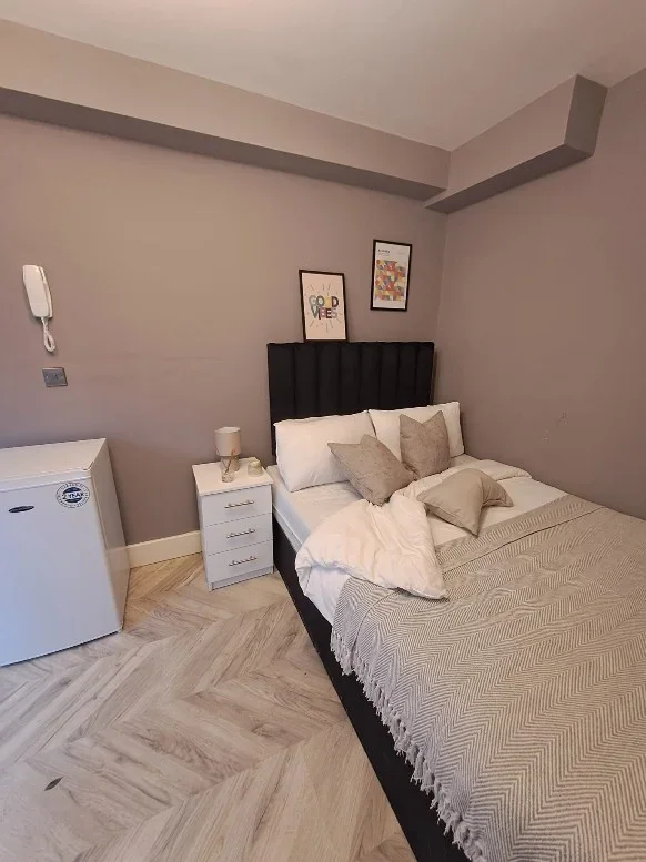 Room Thornton Avenue in Greater London