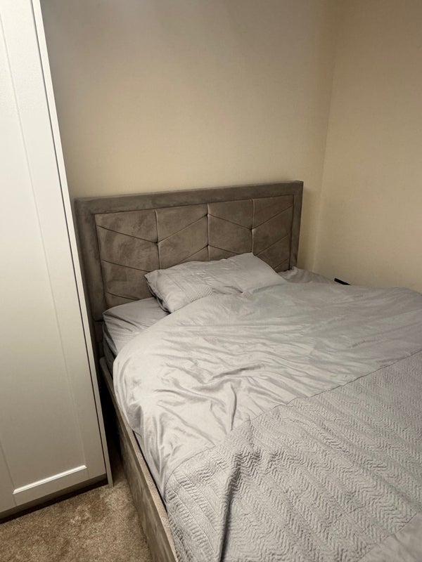 Room Warren Street in Kirklees