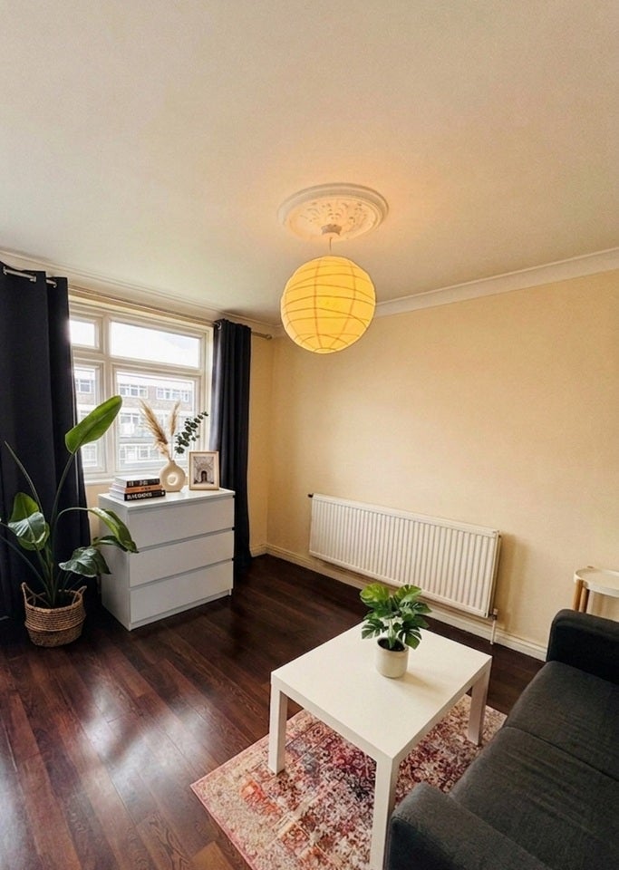 Room East Road in Greater London