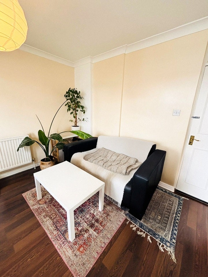 Room East Road in Greater London