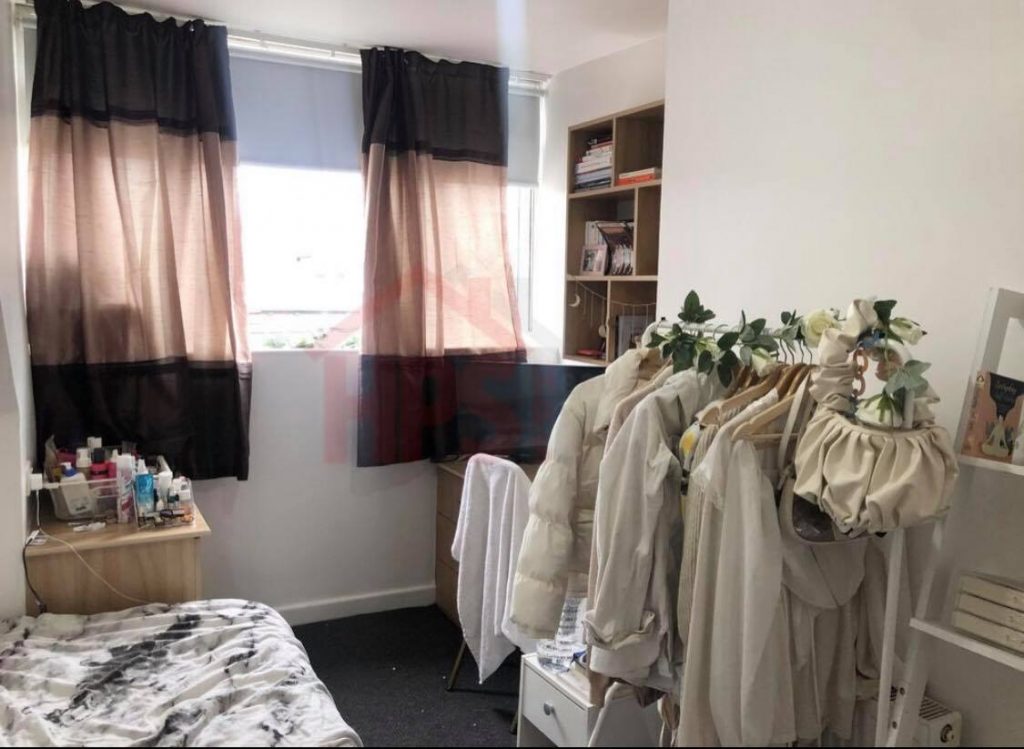 Flat Headingley Mount in Leeds