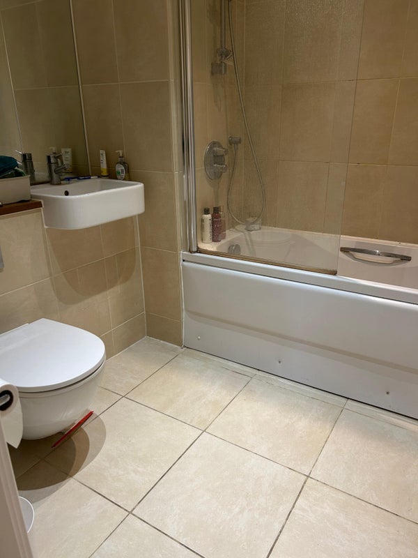 Room High Street in Greater London