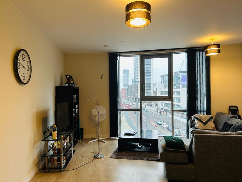 Room High Street in Greater London