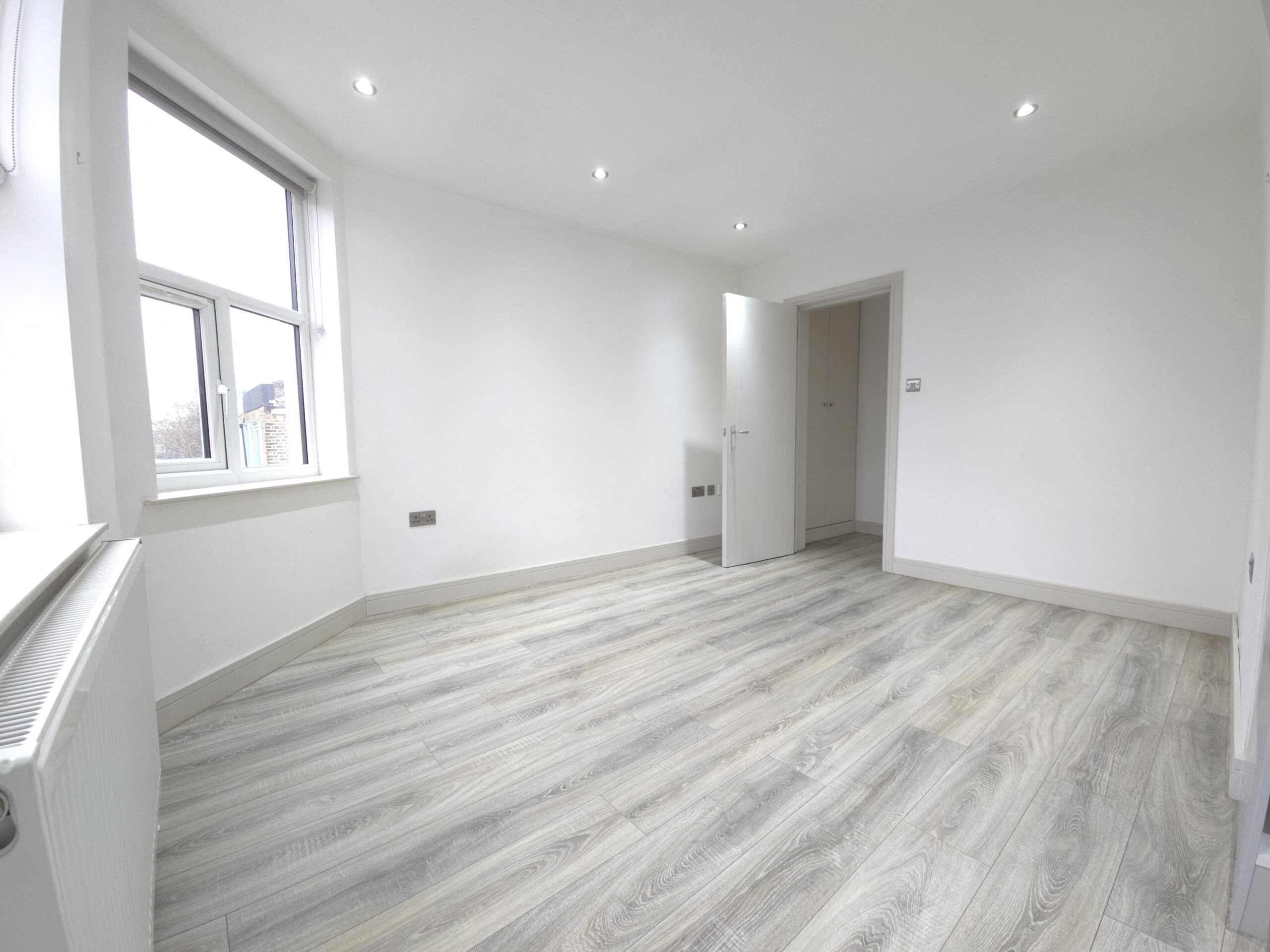 Flat Rymer Street in Greater London