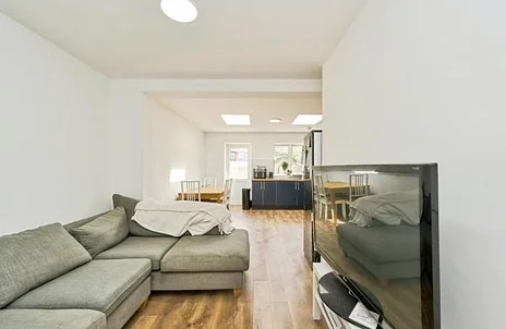House Sunray Avenue in London