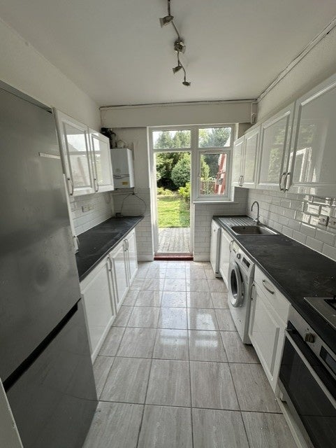 House Summerlee Avenue in Greater London