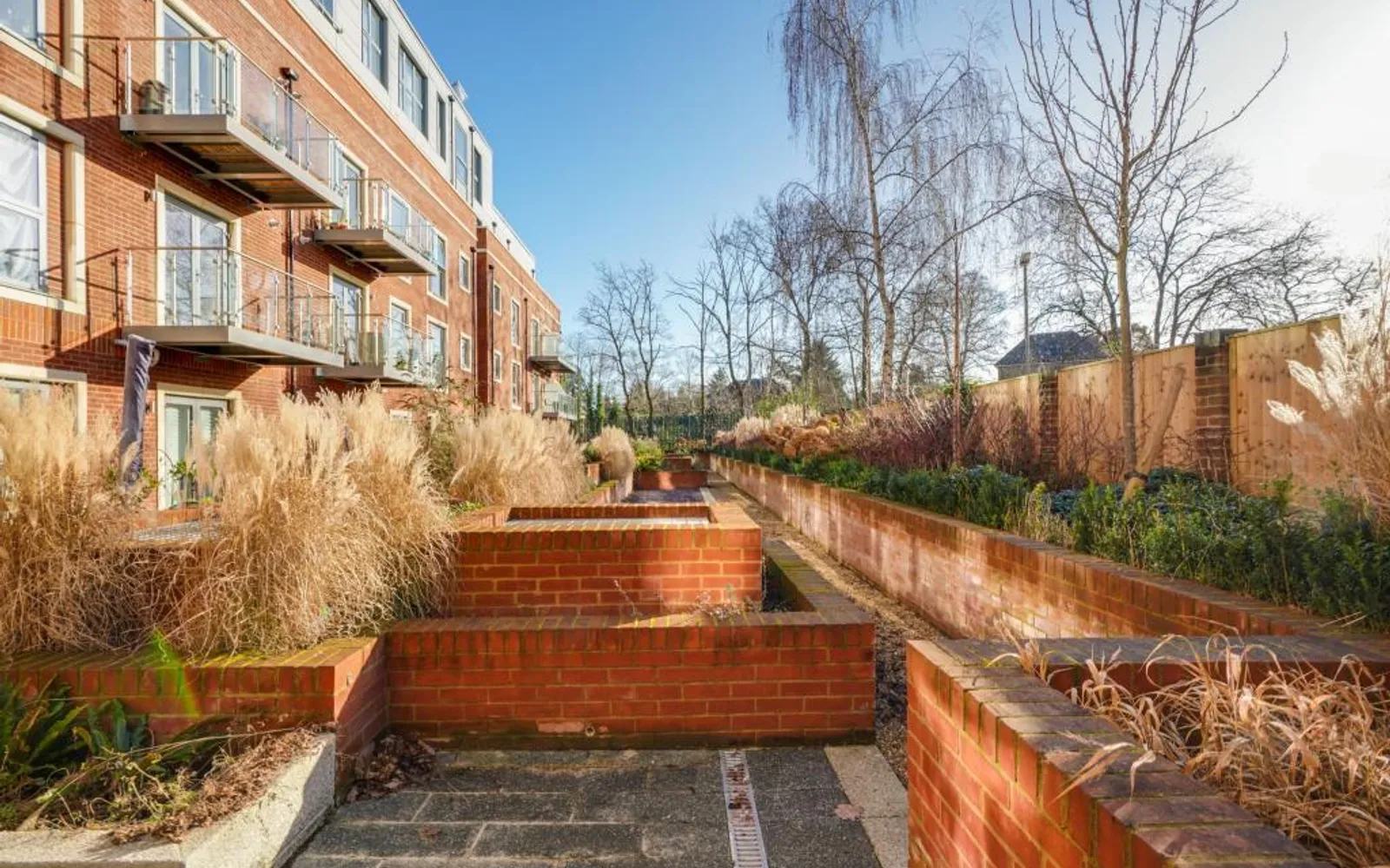 Flat Queens Road in Elmbridge