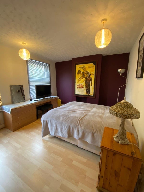 Room Roberts Road in Greater London