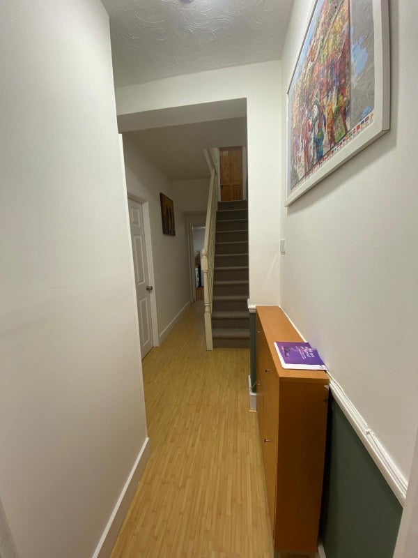 Room Roberts Road in Greater London