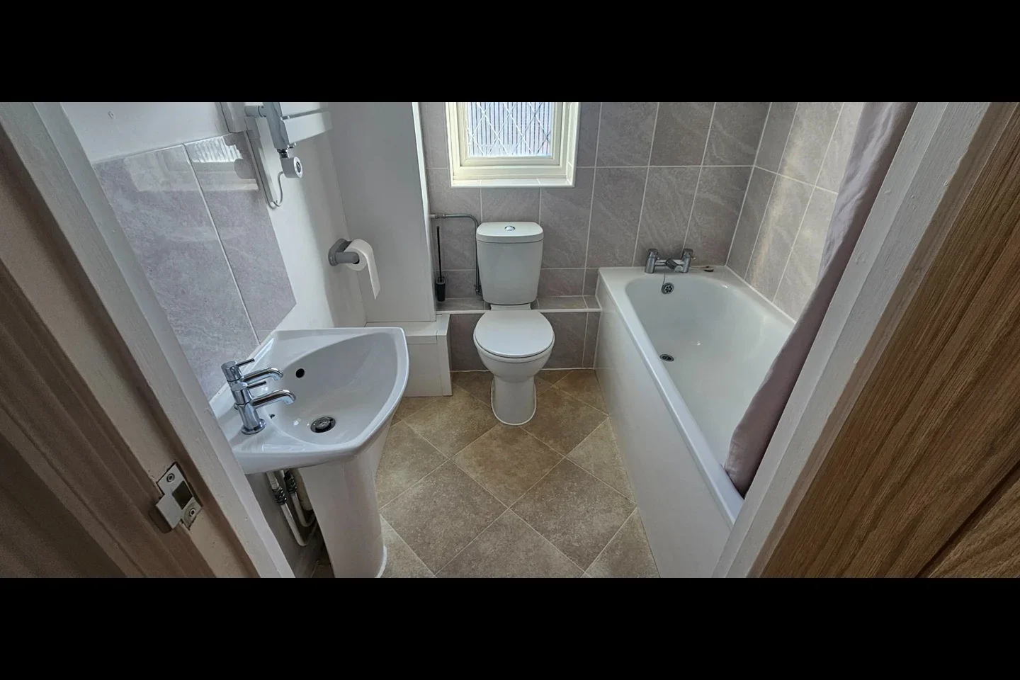 Flat Ardrossan Gardens in Epsom and Ewell