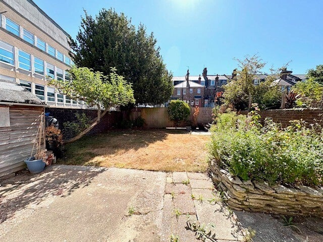 Flat Old Orchard Road in Eastbourne