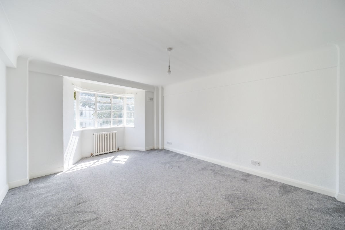 Flat Wavertree Road in Greater London