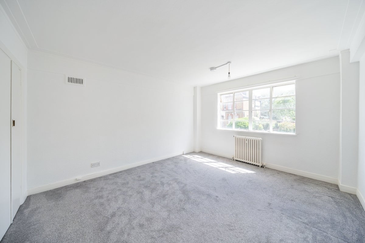 Flat Wavertree Road in Greater London