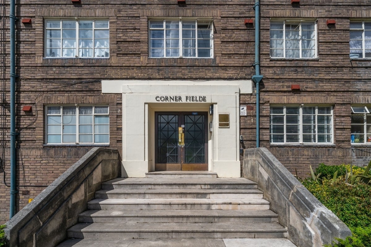 Flat Wavertree Road in Greater London