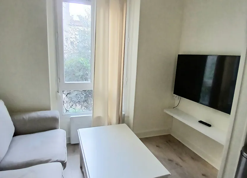 Flat Rue de Belleville in Paris