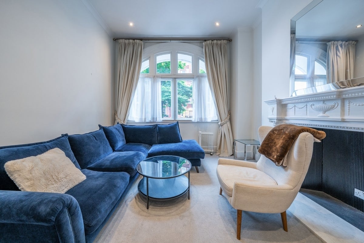 Flat Pont Street in Greater London